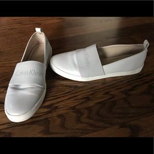 Calvin Klein slip on‼️ON TREND. ❗️❗️